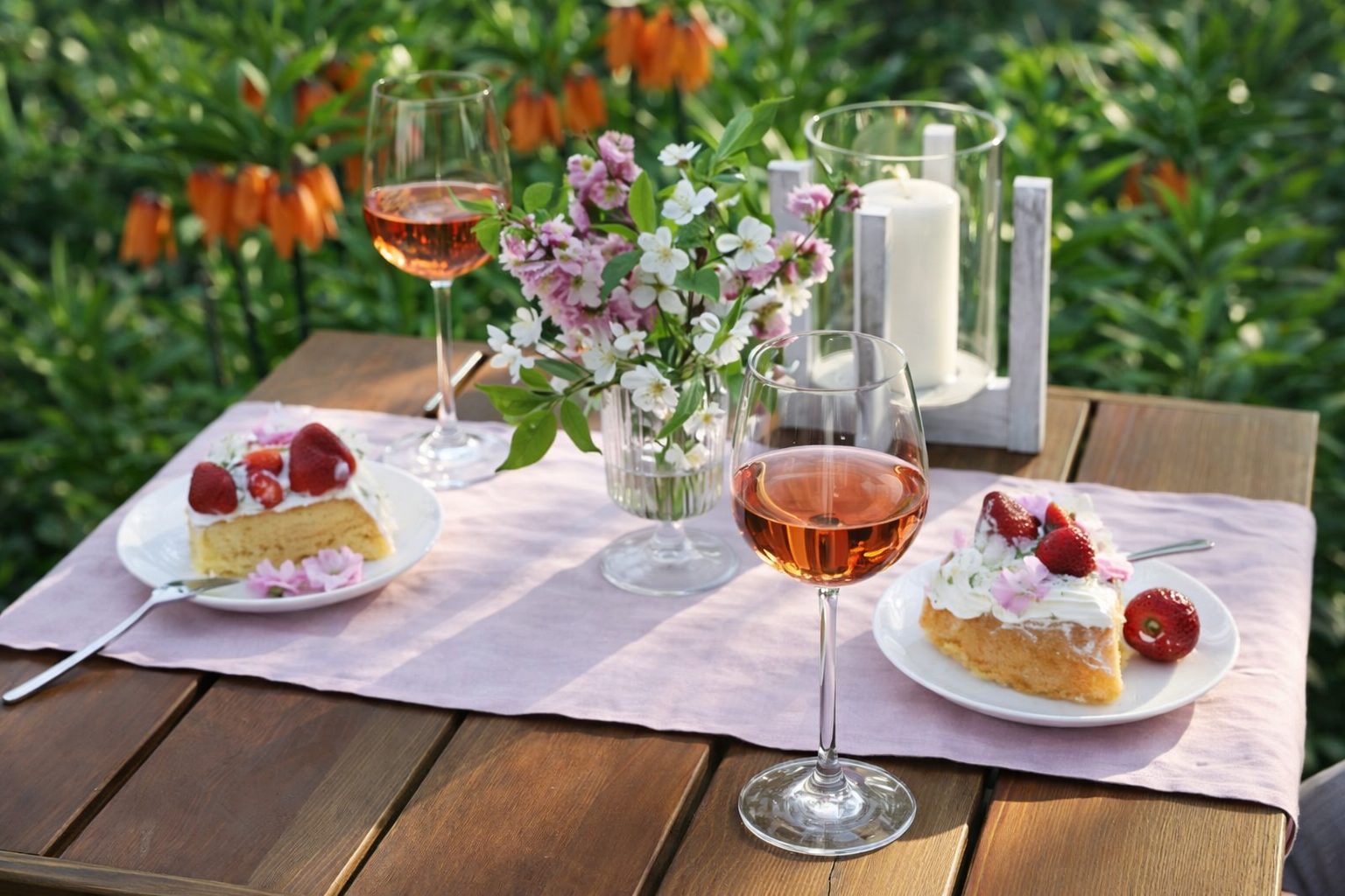 花とスイーツのセットは特別感を出しやすい